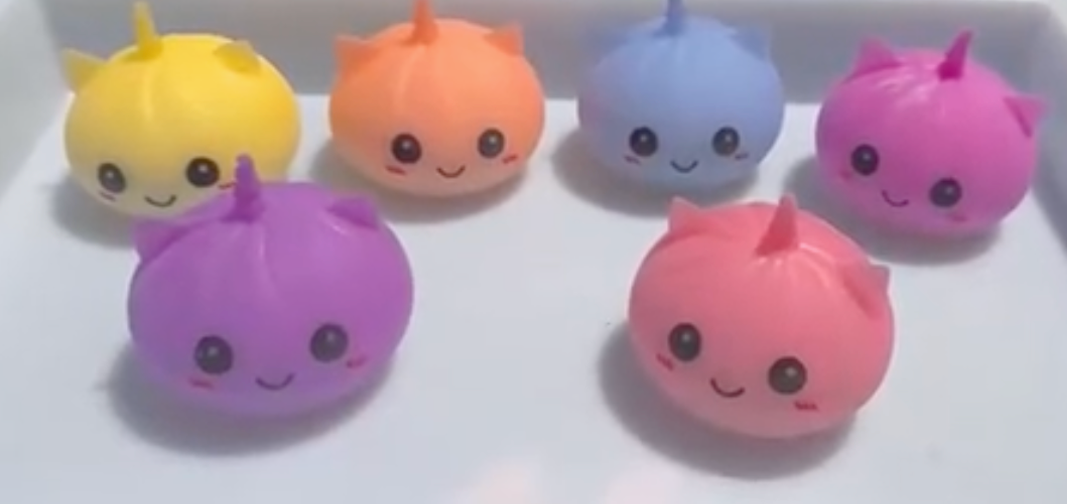 🌈 UV Colour-Changing Unicorn Dumpling Squishy